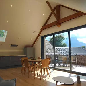 gite-clair-spacieux-et-cosy-avec-vue-sur-le-massif-de.hotels-rhonealpes.com/